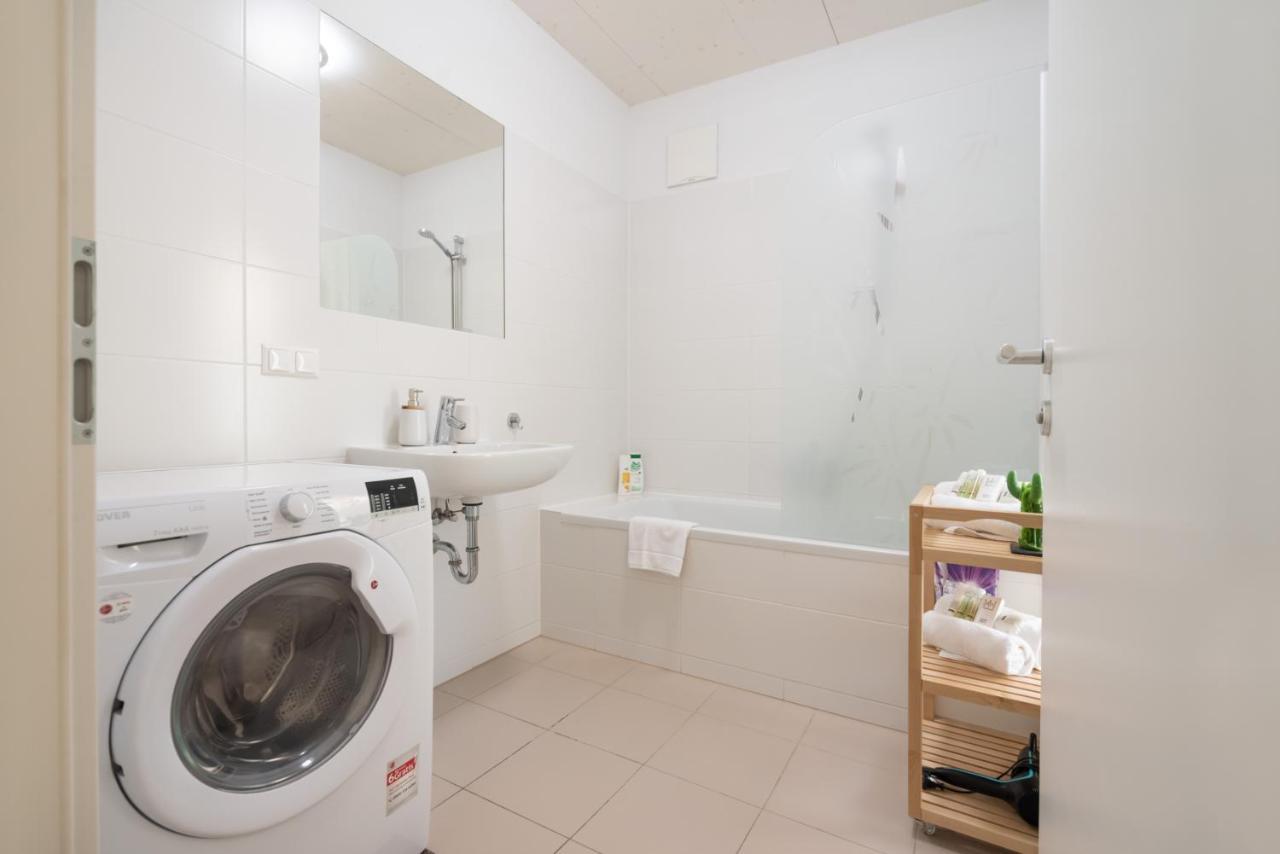 וינה Helles, Neues Dg Apartment Mit Blick Zum Donauturm מראה חיצוני תמונה