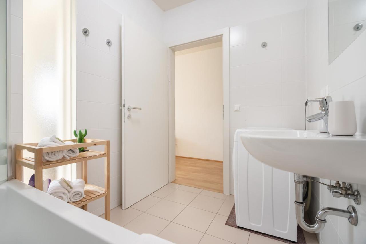 וינה Helles, Neues Dg Apartment Mit Blick Zum Donauturm מראה חיצוני תמונה