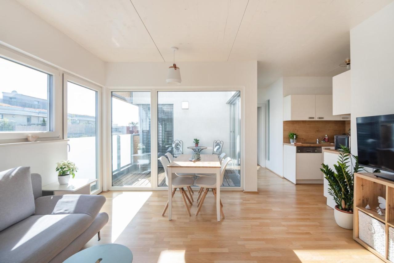 וינה Helles, Neues Dg Apartment Mit Blick Zum Donauturm מראה חיצוני תמונה
